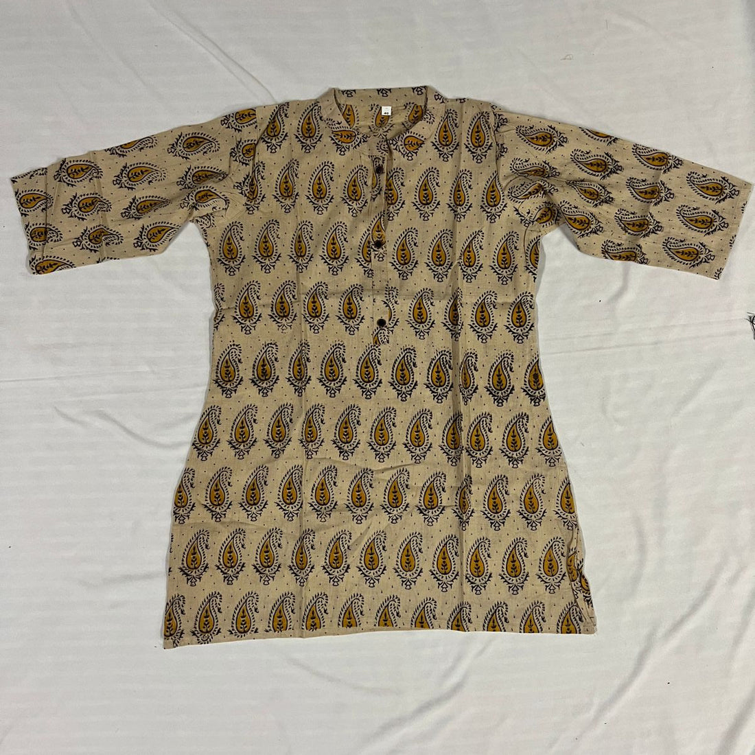 Cream With Mango Buties Kalamkari Print Kurta.