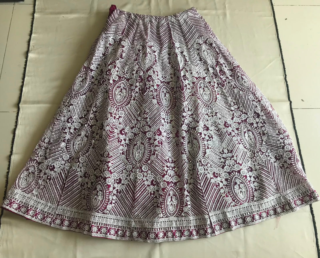 GRAPE STONE EMBROIDERY CROP TOP