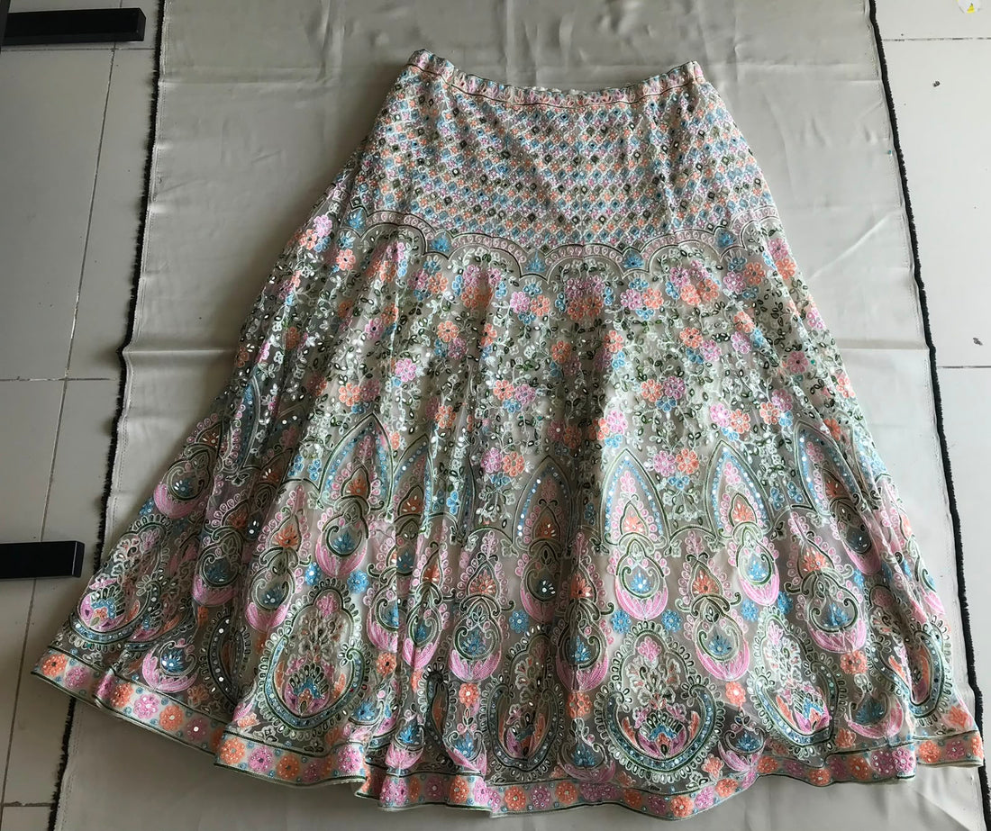 MULTI COLOR EMBROIDERY CROP TOP