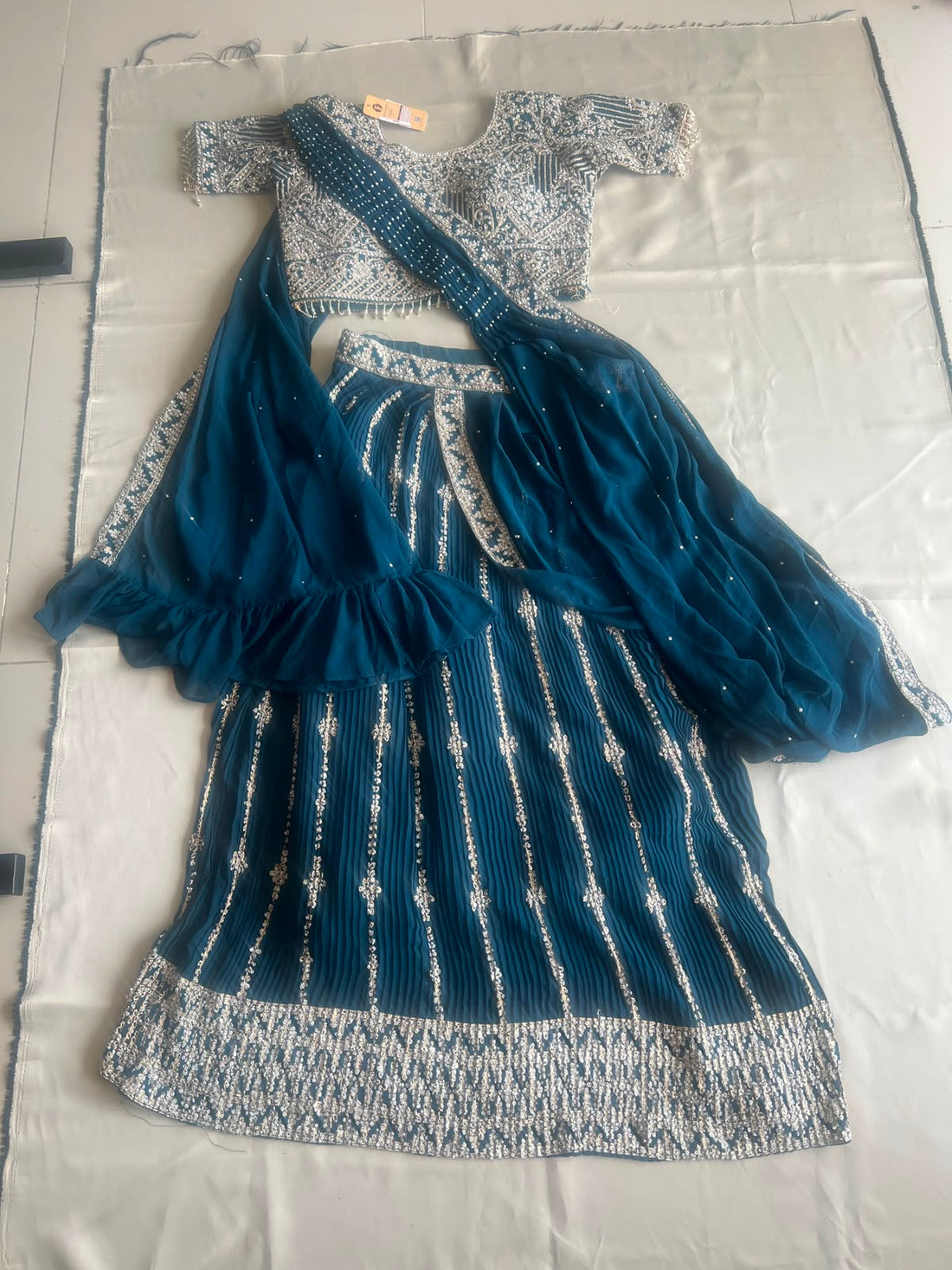 DARK BLUE EMBROIDERY CROP TOP