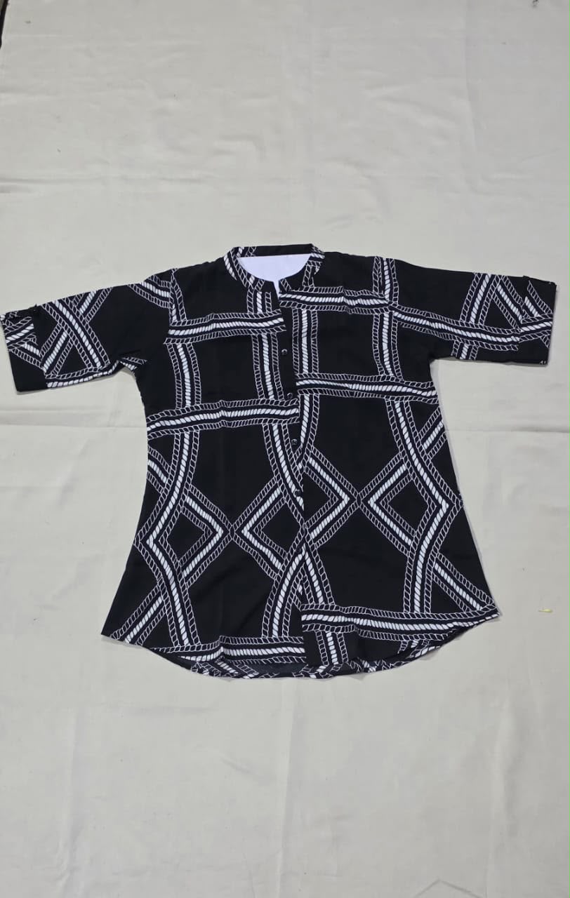 BLACK CRAPE GEOMETRIC SHORT TOP